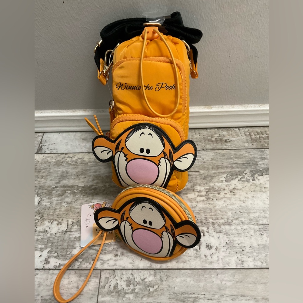 NWT Tigger bottle crossbody bag and coin purse